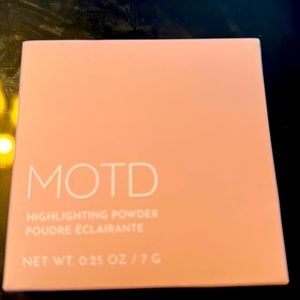 MOTD highlighting powder in lucid moon